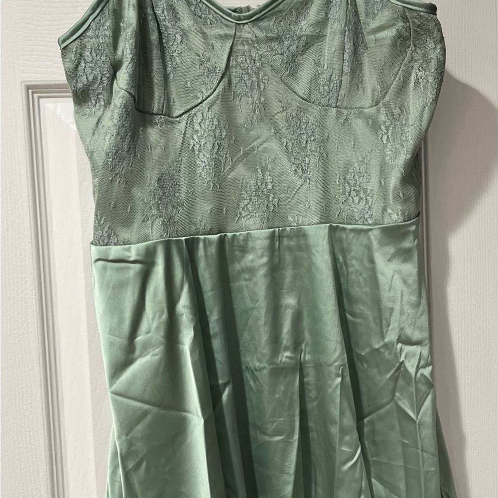 Elegant Green Sleeveless Dress